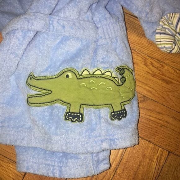 Cater bathrobe size 0-9 months​​ - Picture 2 of 3